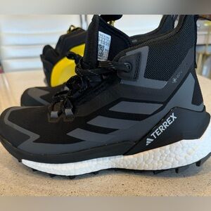 ADIDAS TERREX GORE-TEX HIKING BOOT SIZE 7